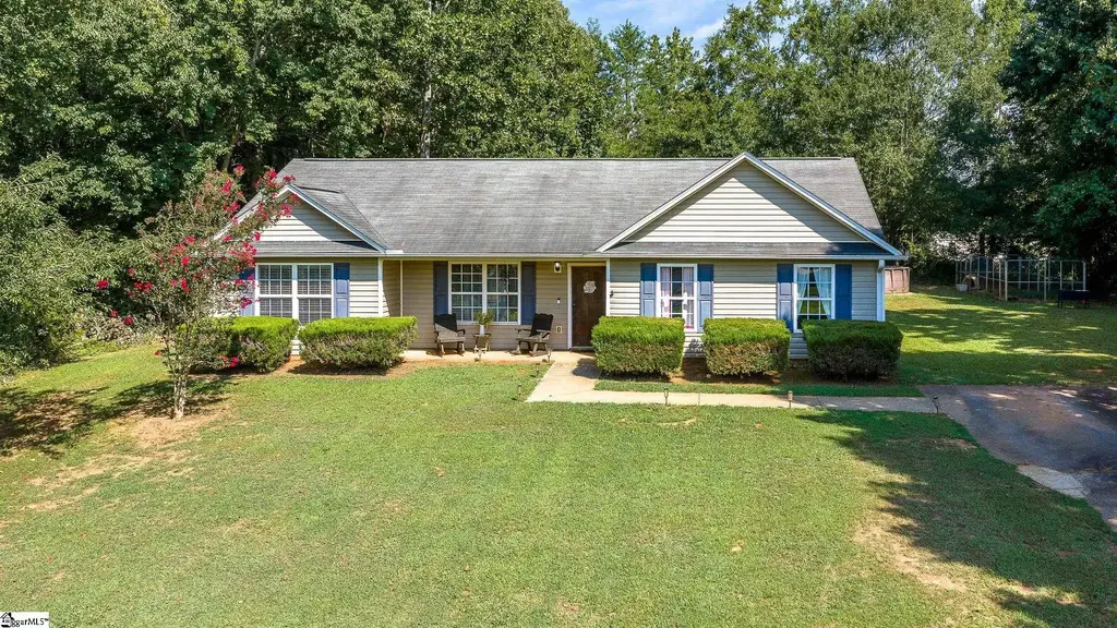 208 Redfern Court, Easley