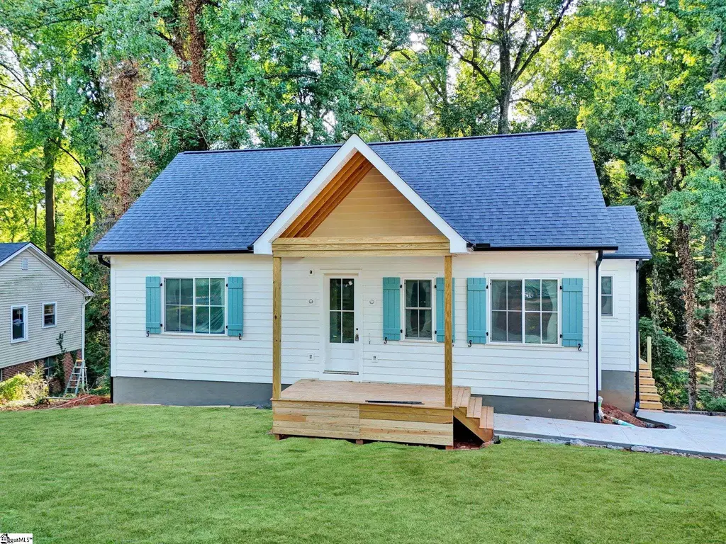 15 Meadow Crest Circle, Greenville