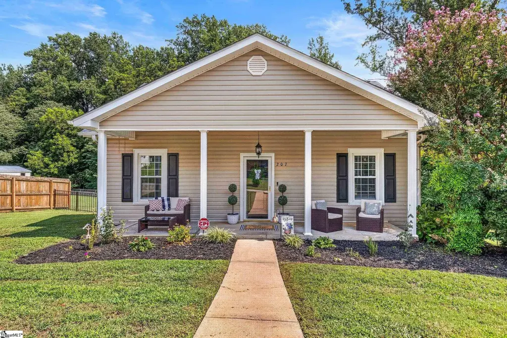 207 Woodside Circle, Simpsonville