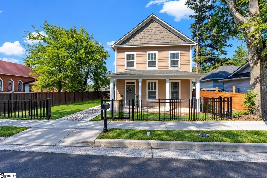 305 Pine Street, Greenville