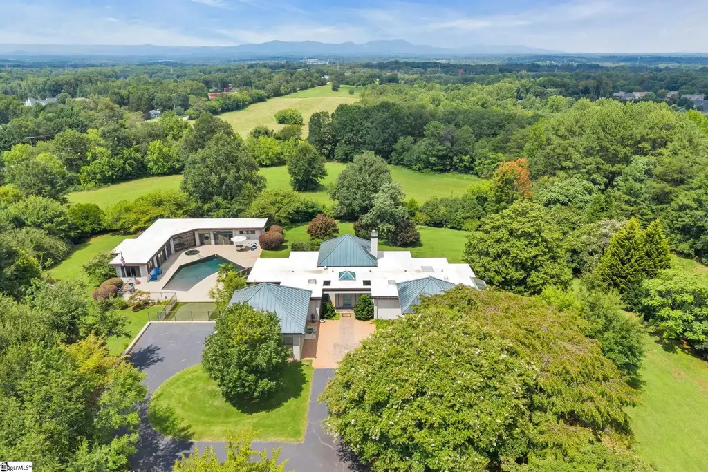 1286 N Highway 101, Greer