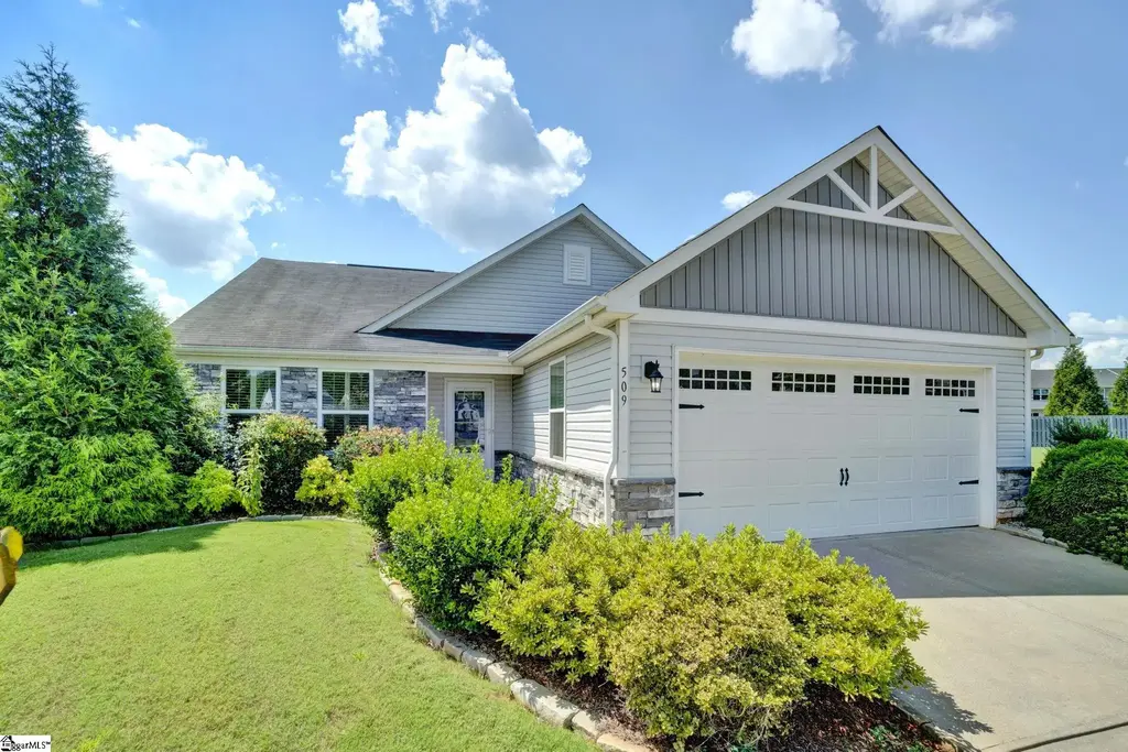 509 Harwood Court, Greenville