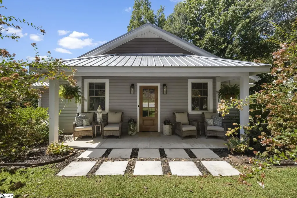 1257 Norris Highway, Central