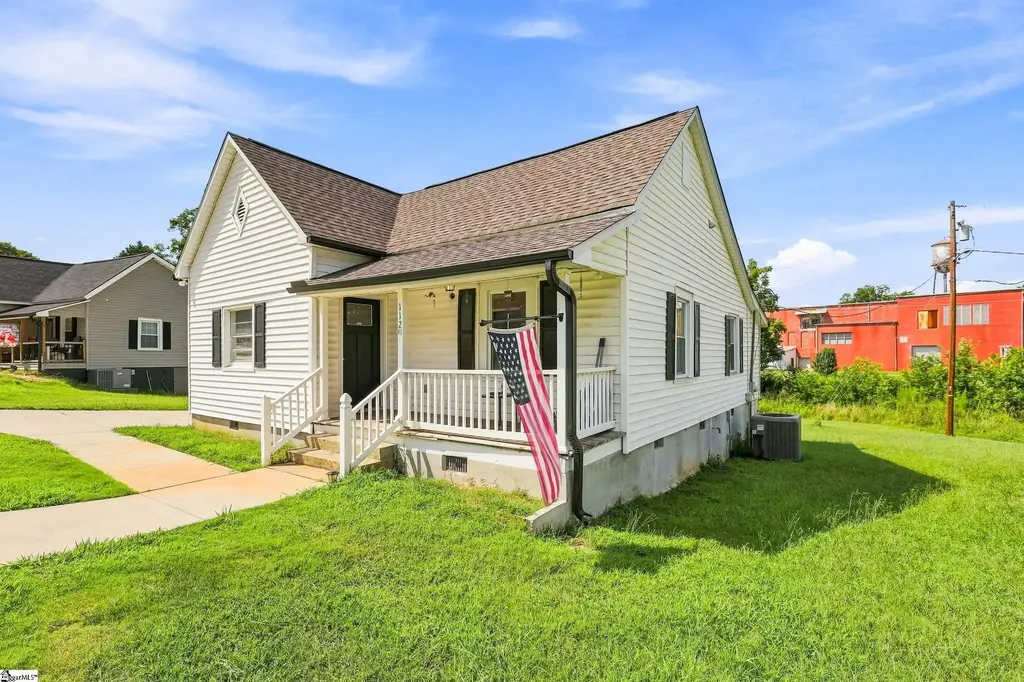 112 W 1st Street, Williamston