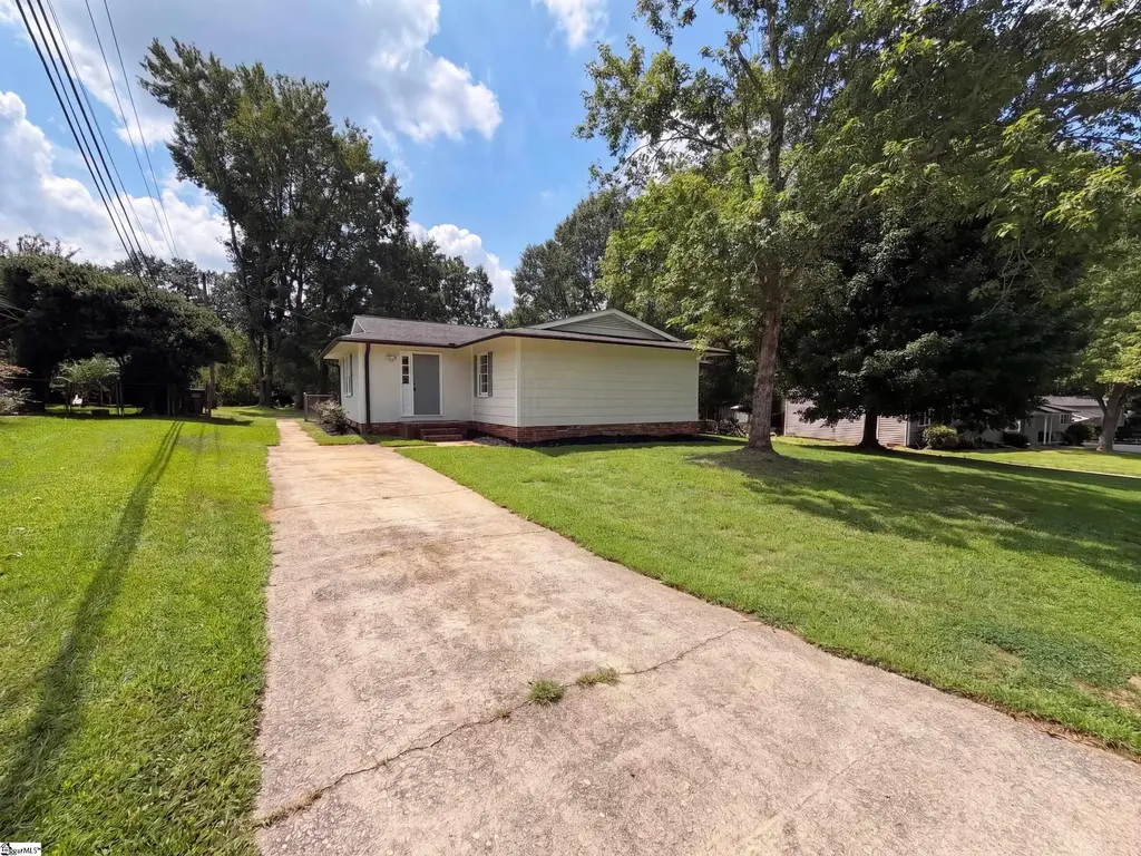 404 W Yellow Wood Drive, Simpsonville