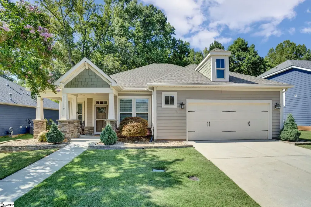 119 Summer Oak Lane, Simpsonville