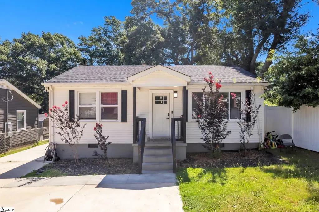 8 Antioch Drive, Greenville