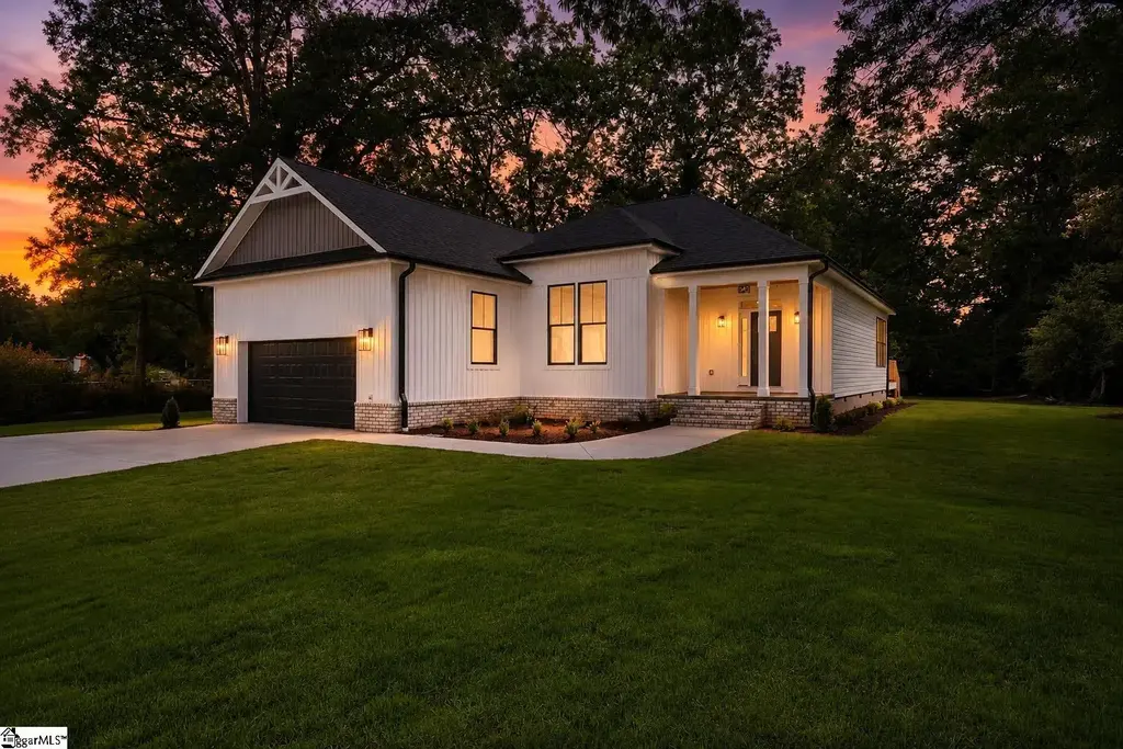 206 N Hamilton Street, Williamston