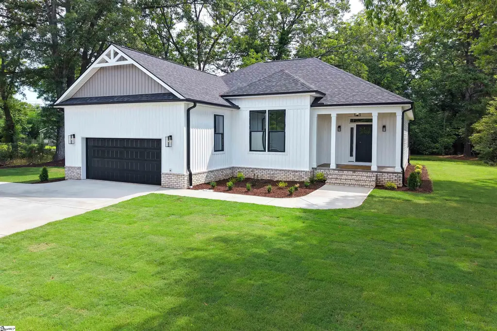206 N Hamilton Street, Williamston