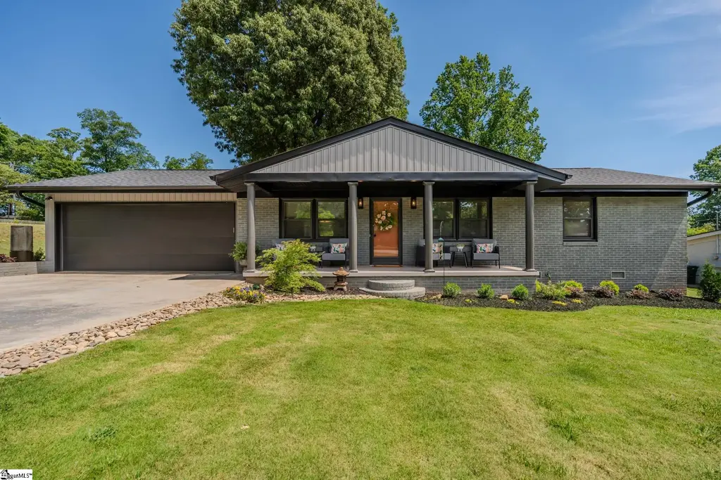 201 Carolyn Road, Easley