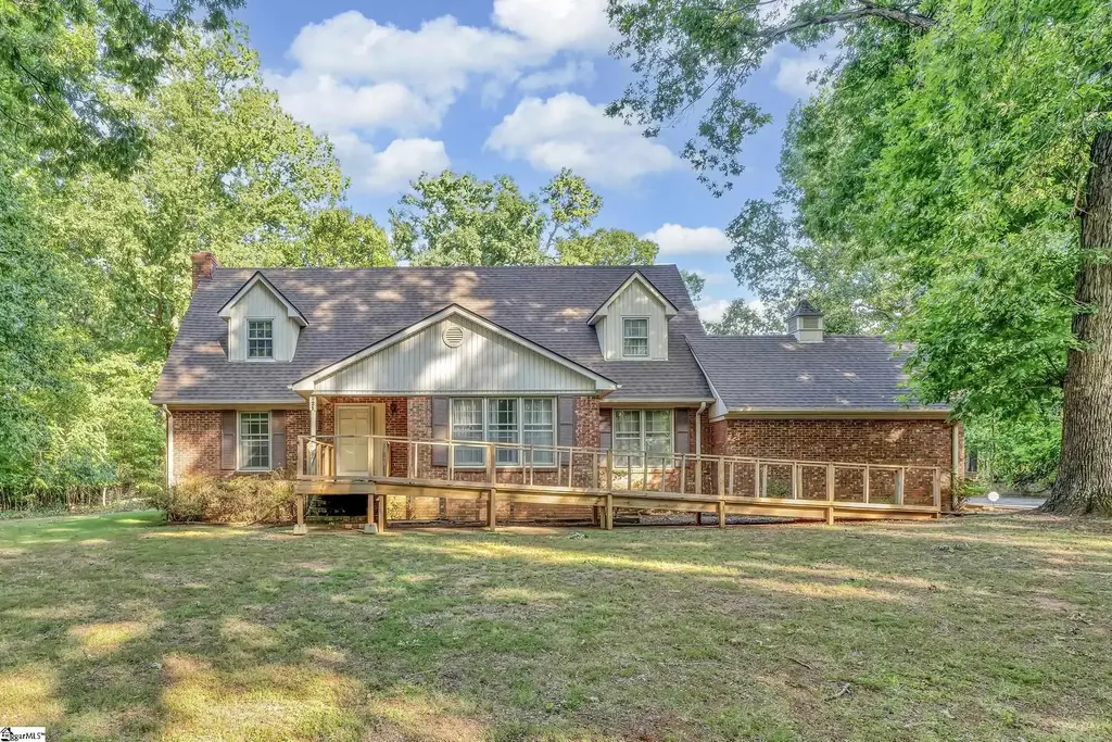 221 Dairy Ridge Road, Spartanburg