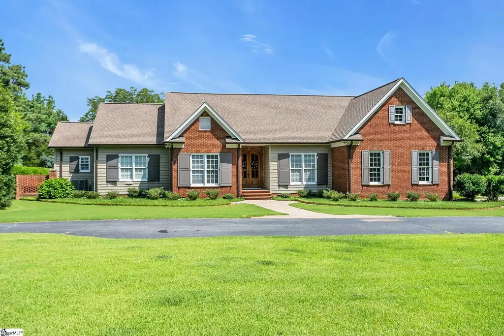 32 Debonair Way, Simpsonville