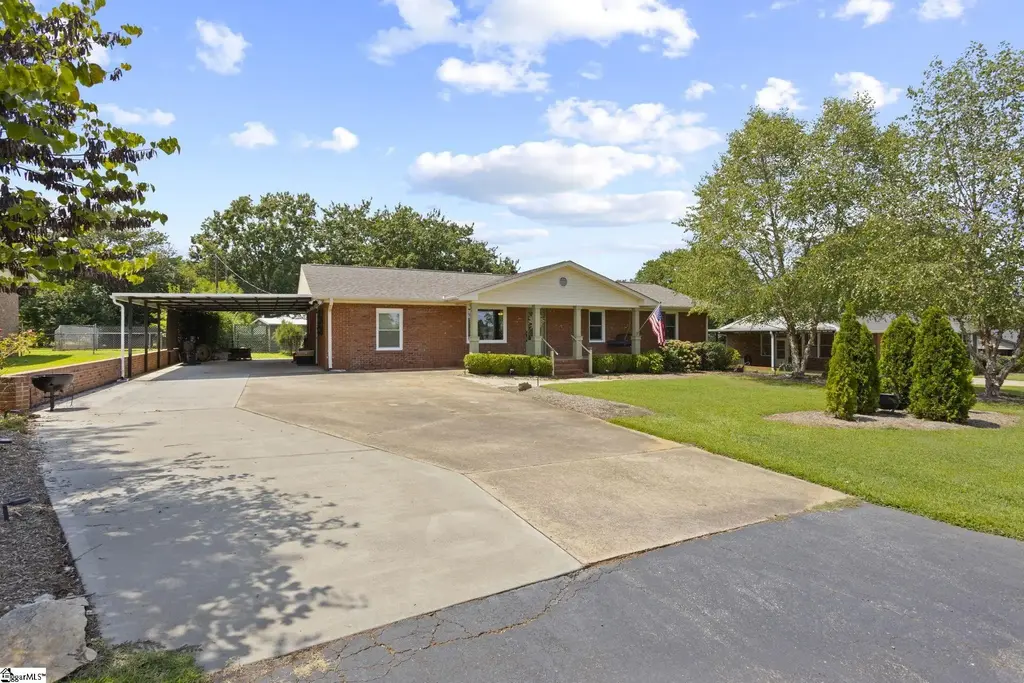 137 Northview Street, Lyman