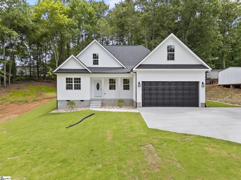 207 Eastview Drive, Pickens