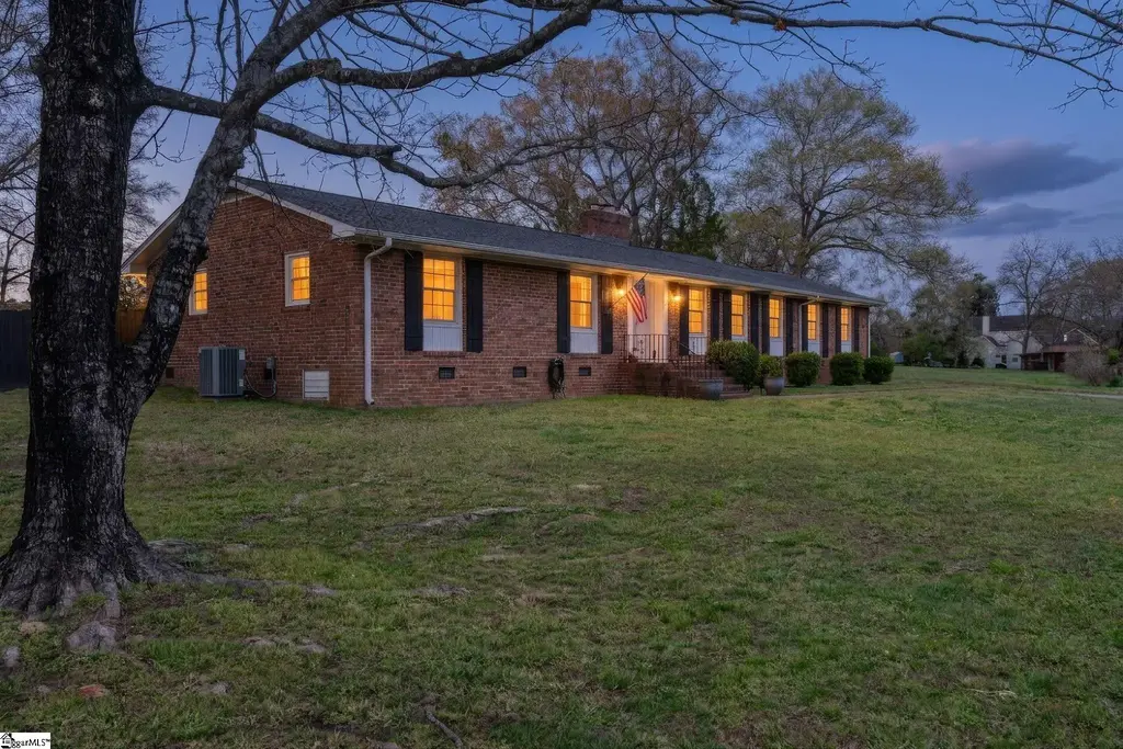 300 N Green Street, Williamston