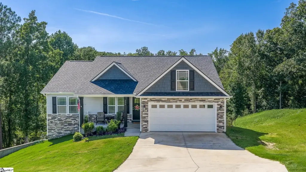 776 Shelburne Lane, Lyman