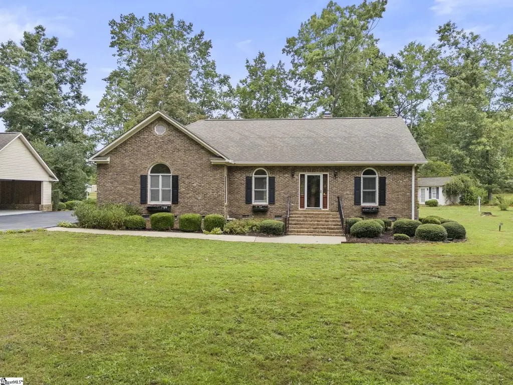 225 Plantation Lane, Inman