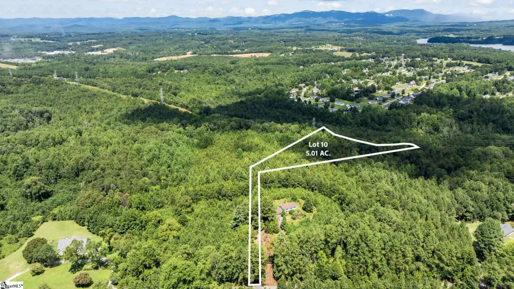 Center Drive, Taylors