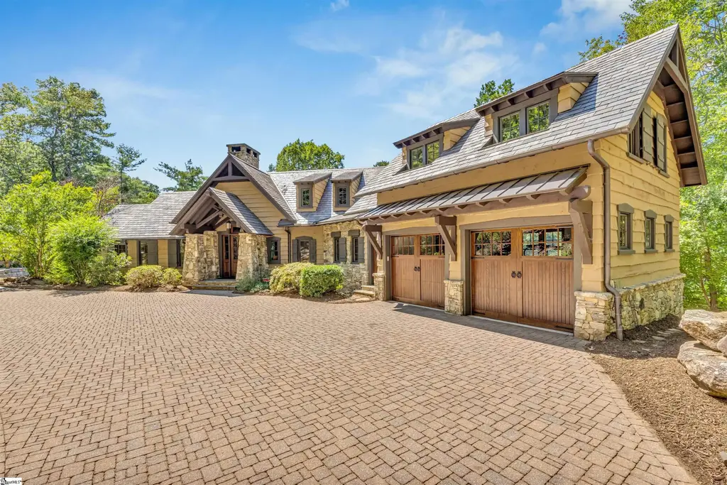 105 Burwood Court, Sunset