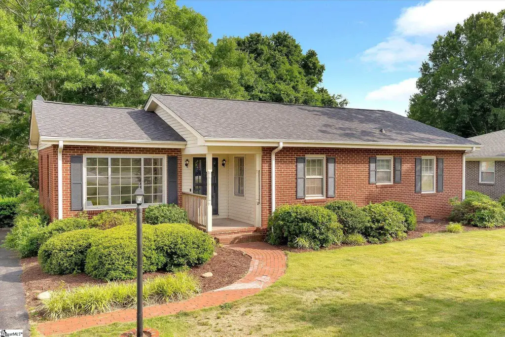206 Hillside Drive, Greer