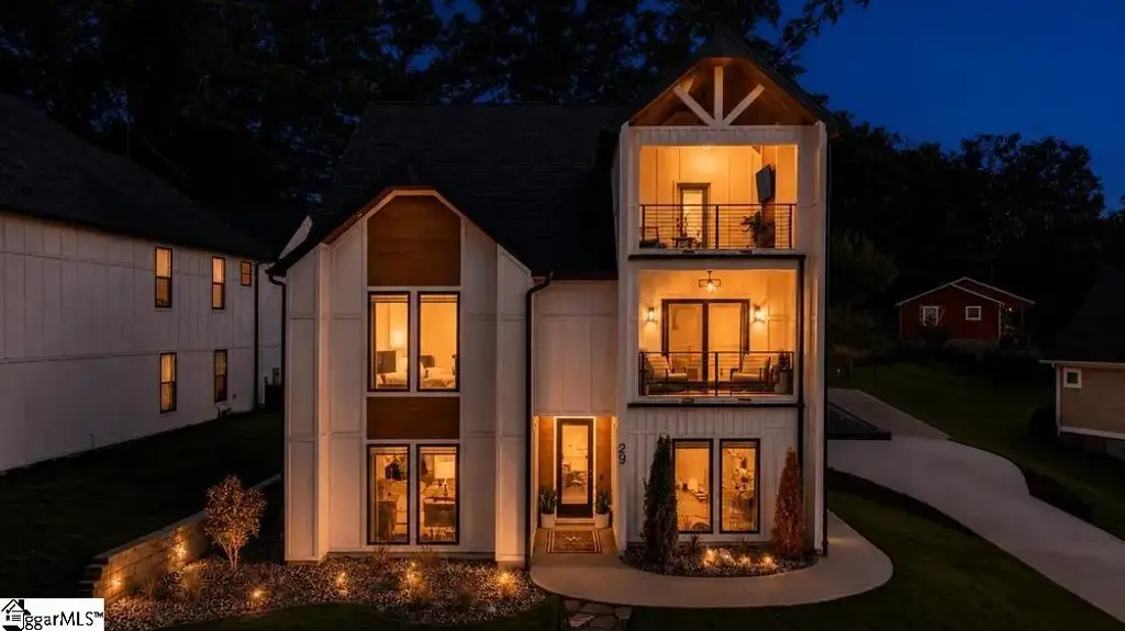 29 Harbor Drive, Greenville