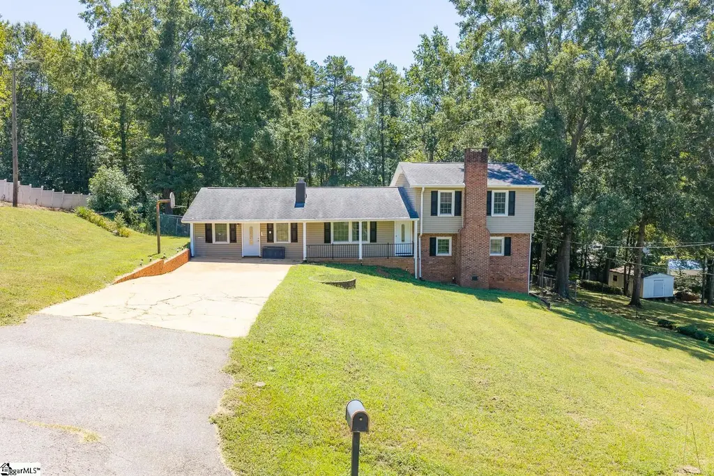 201 Knollview Drive, Greenville