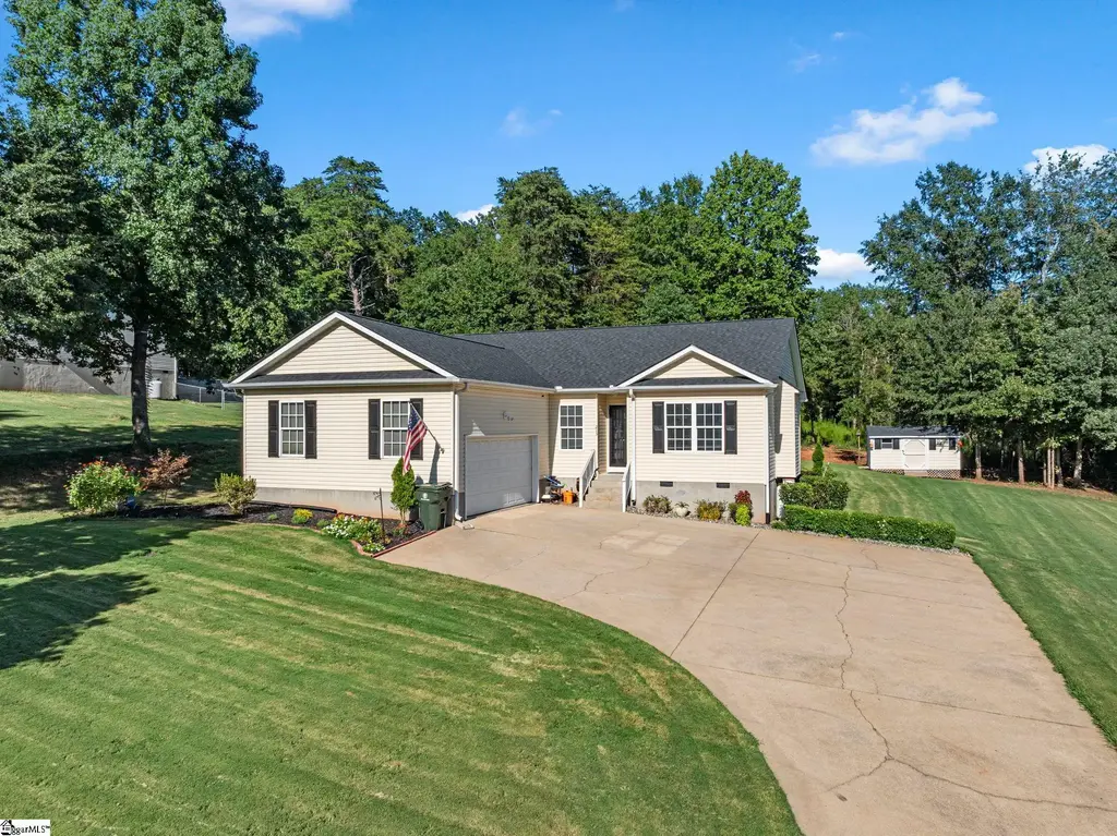 213 Anchors Away Drive, Inman