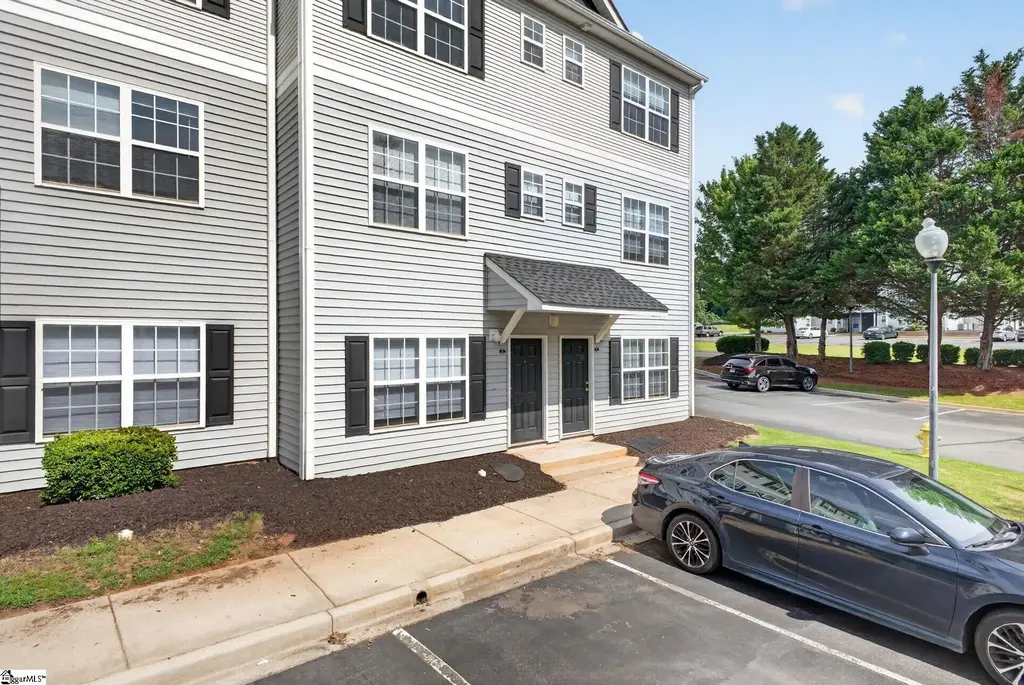 116e University Village Drive, Central