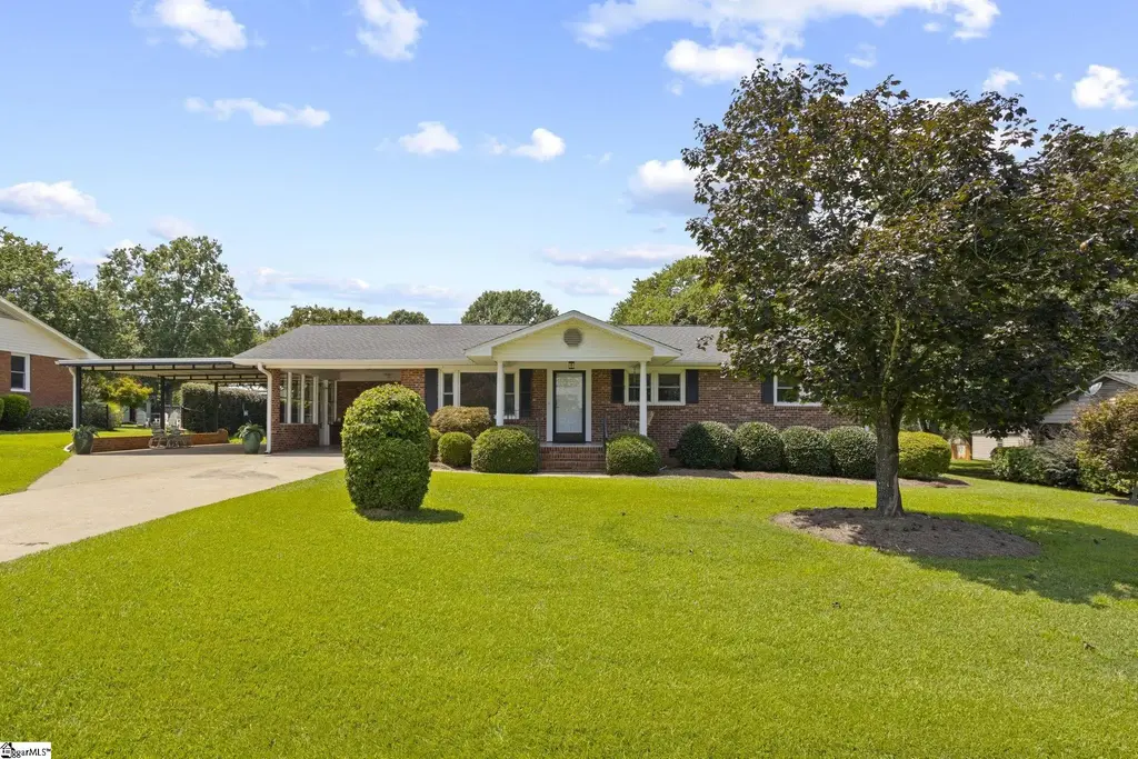 139 Northview Street, Lyman