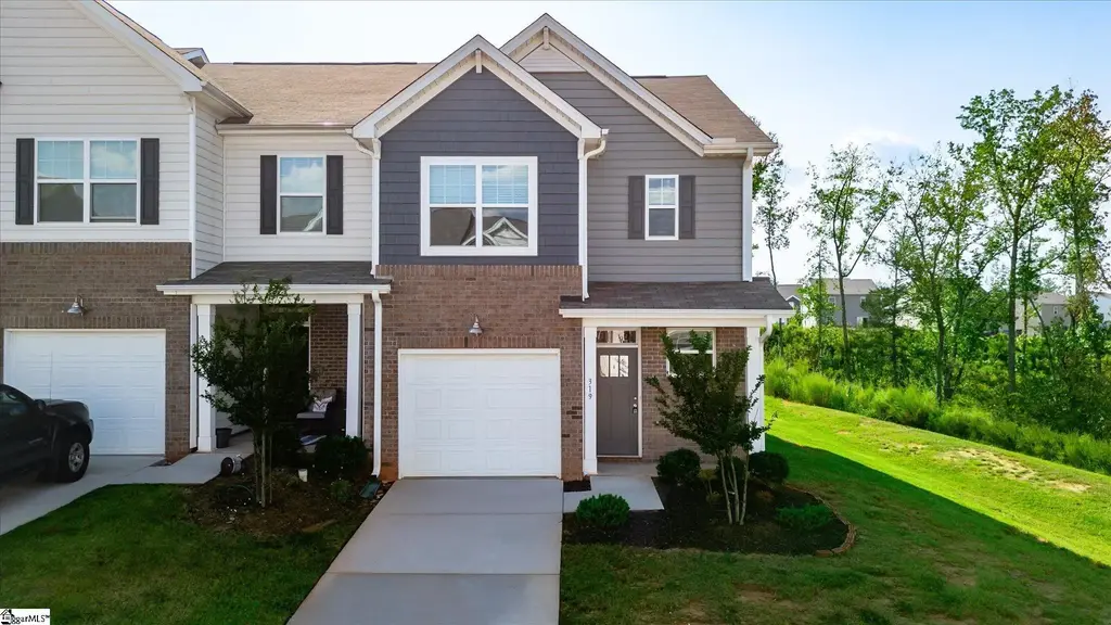 319 E Compass Way, Easley