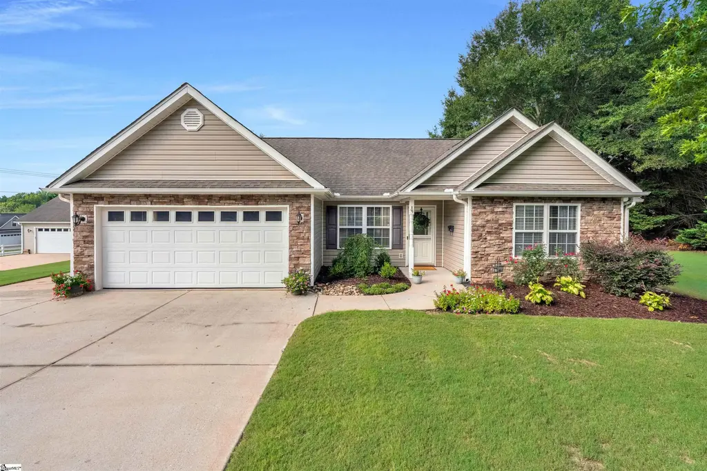 1 Berry Tree Court, Greer