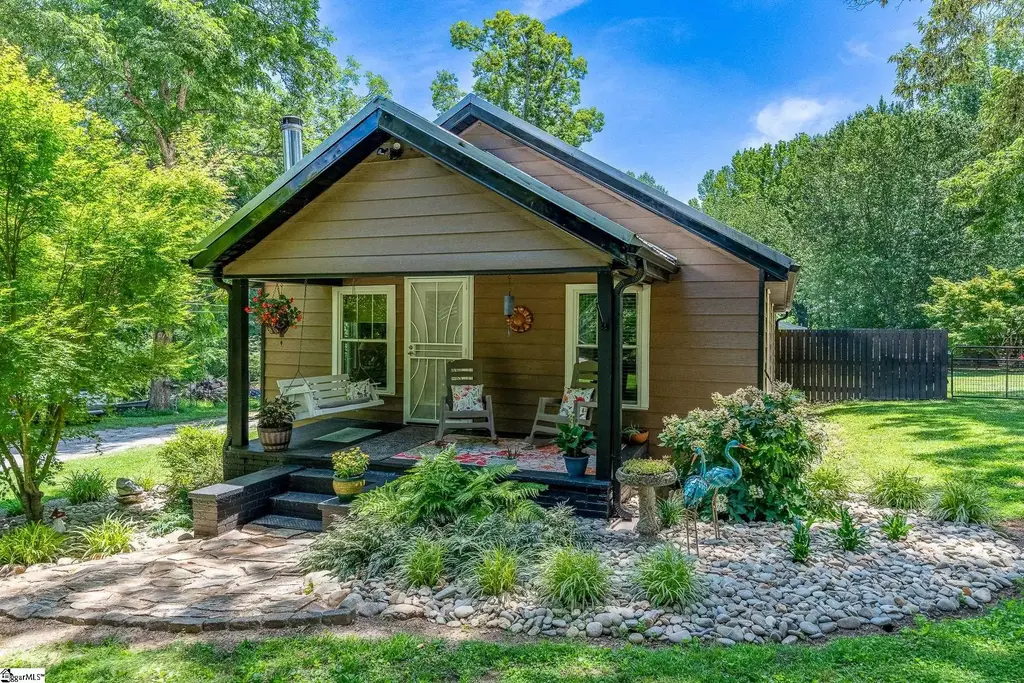 2261 Fews Chapel Road, Greer