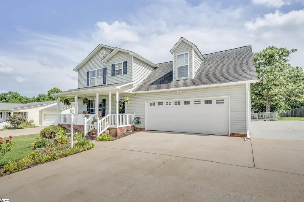 202 Shady Pines Way, Fountain Inn