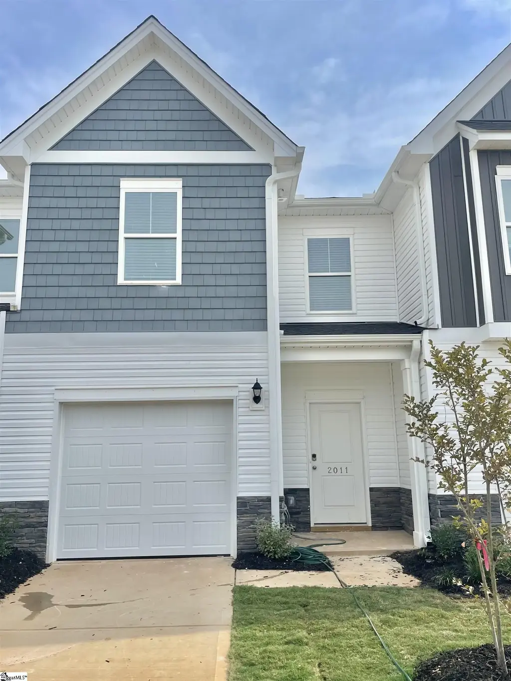 2038 Hillman Way, Roebuck