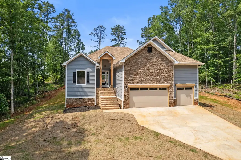 2705 Brook Hollow Drive, Seneca