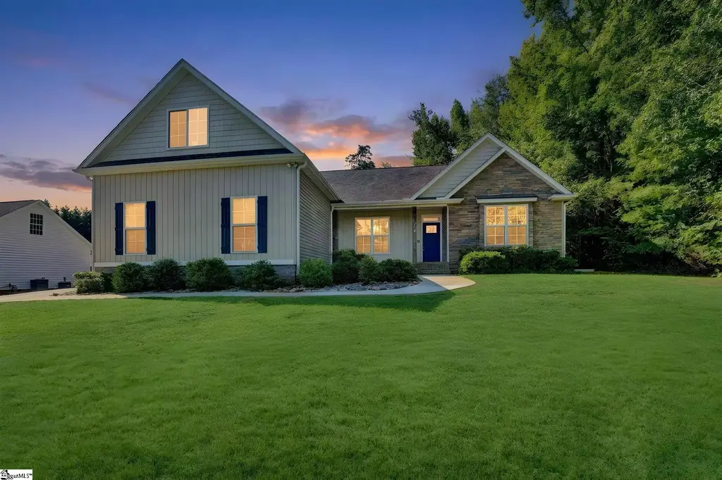 118 Upper Lake Drive, Easley