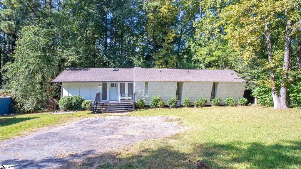 111 Oakdale Drive, Greenwood