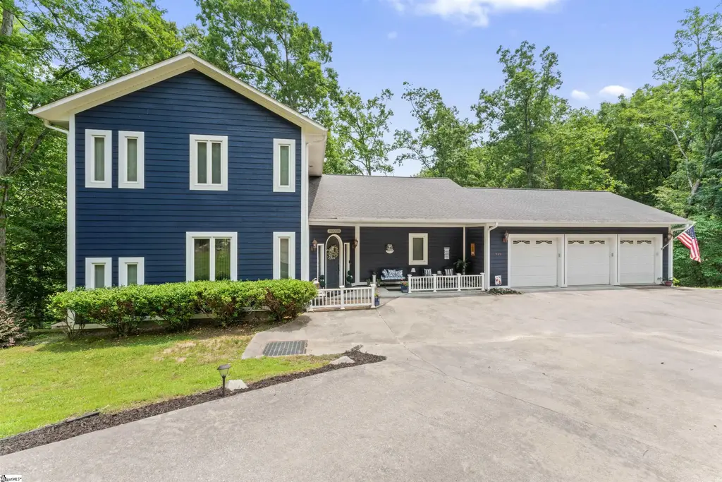 320 Holly Lane, Walhalla