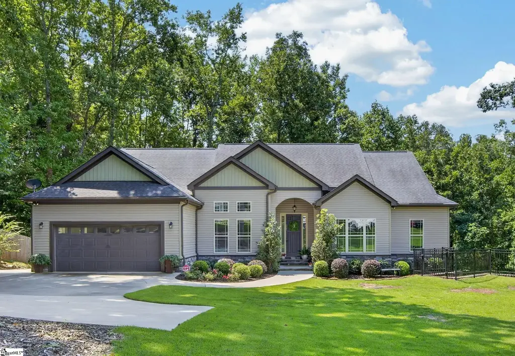 221 Foxhound Road, Simpsonville