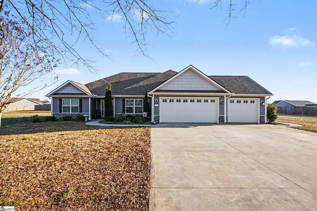 125 Apple Grove Drive, Inman