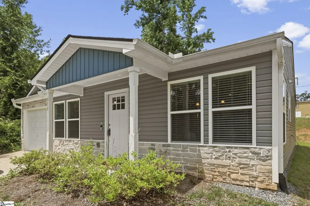 832 Fairwood Drive, Woodruff