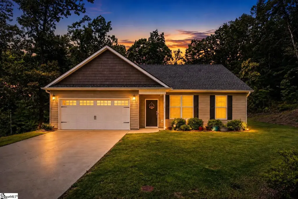 136 N Forest Circle, Marietta
