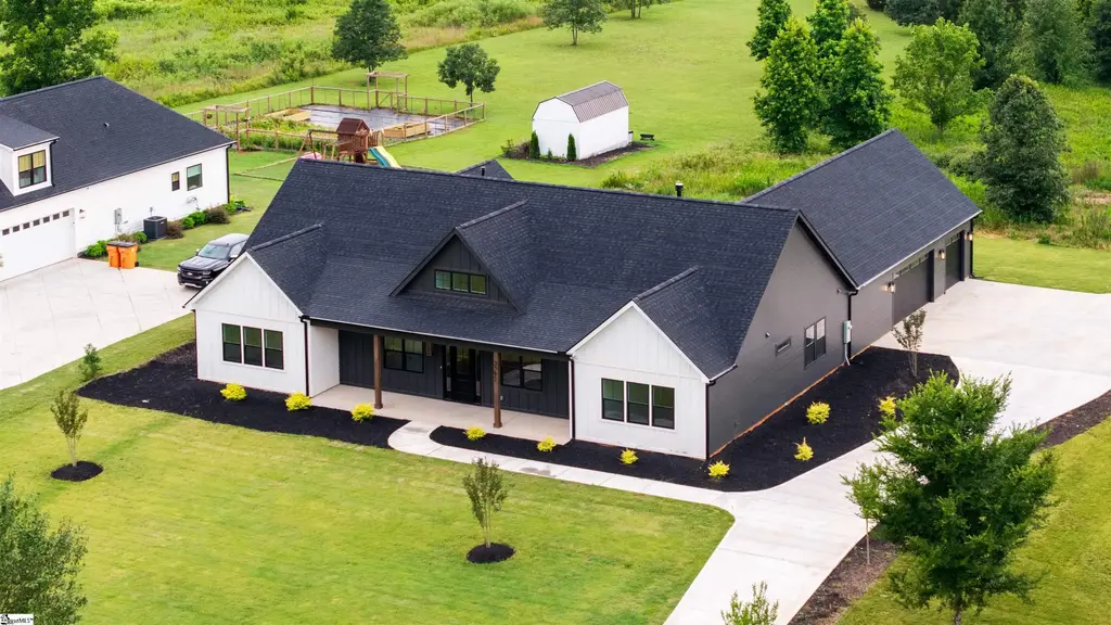 3392 Fairview Road, Fountain Inn