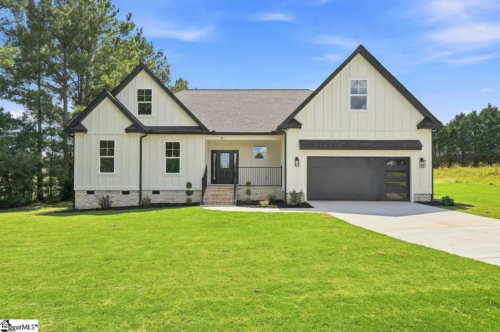 48 Lester Road, Williamston