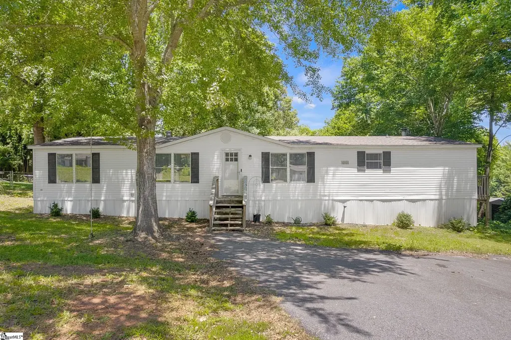 313 W Bagwell Road, Liberty