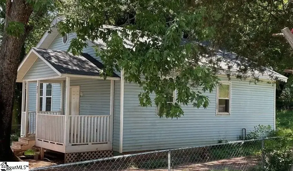 31 Sirrine Street, Seneca