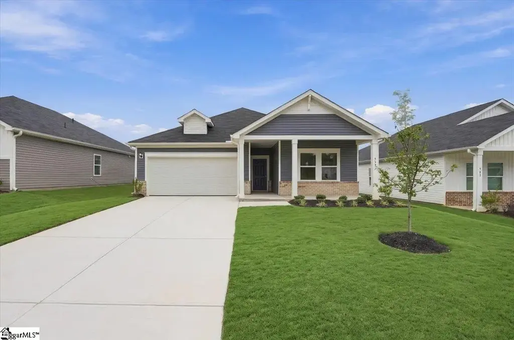 939 Rising Oak Court, Spartanburg