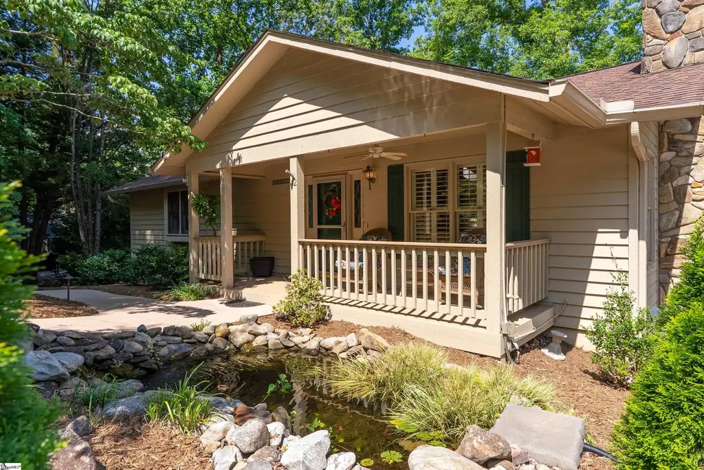 42 Foremast Drive, Salem