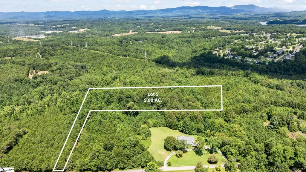 Center Drive, Taylors