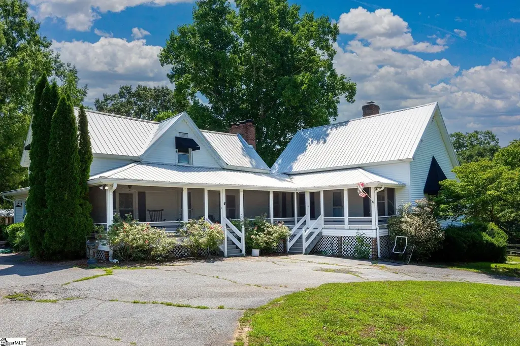 1124 Tugaloo Road, Landrum